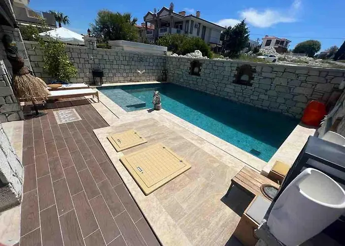 Detached House With Pool In Alacati