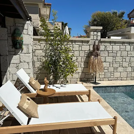 Detached House With Pool In Alacati Vila