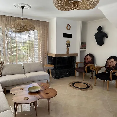 Detached House With Pool In Alaçatı Villa Çeşme