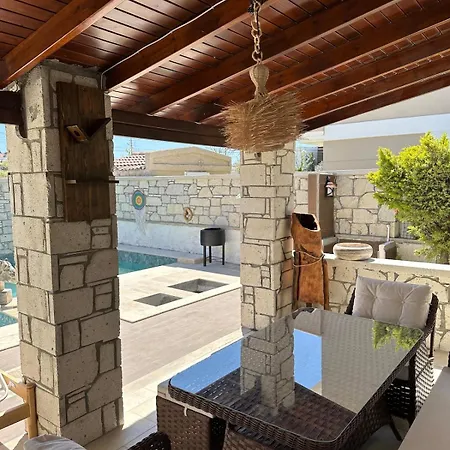 Detached House With Pool In Alaçatı
