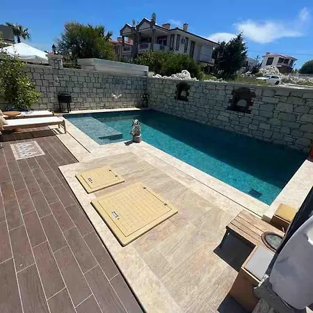 Detached House With Pool In Alacati
