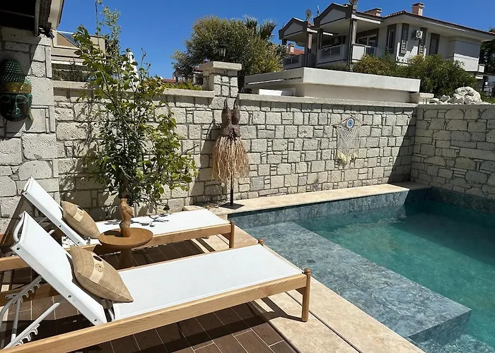Villa Detached House With Pool In Alacati Çeşme