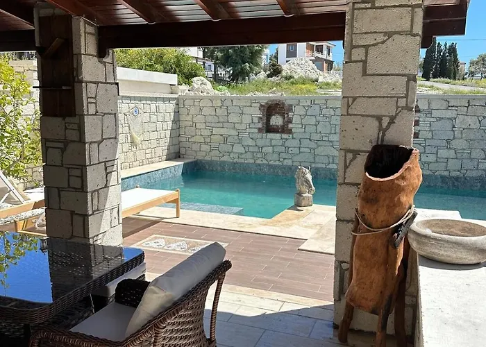 Detached House With Pool In Alacati Çeşme